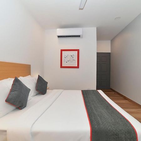 Vaccinated Staff- Oyo Townhouse 384 Nk Hotels Dispur Zewnętrze zdjęcie