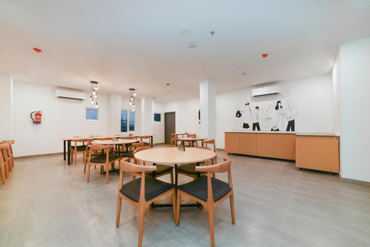 Vaccinated Staff- Oyo Townhouse 384 Nk Hotels Dispur Zewnętrze zdjęcie